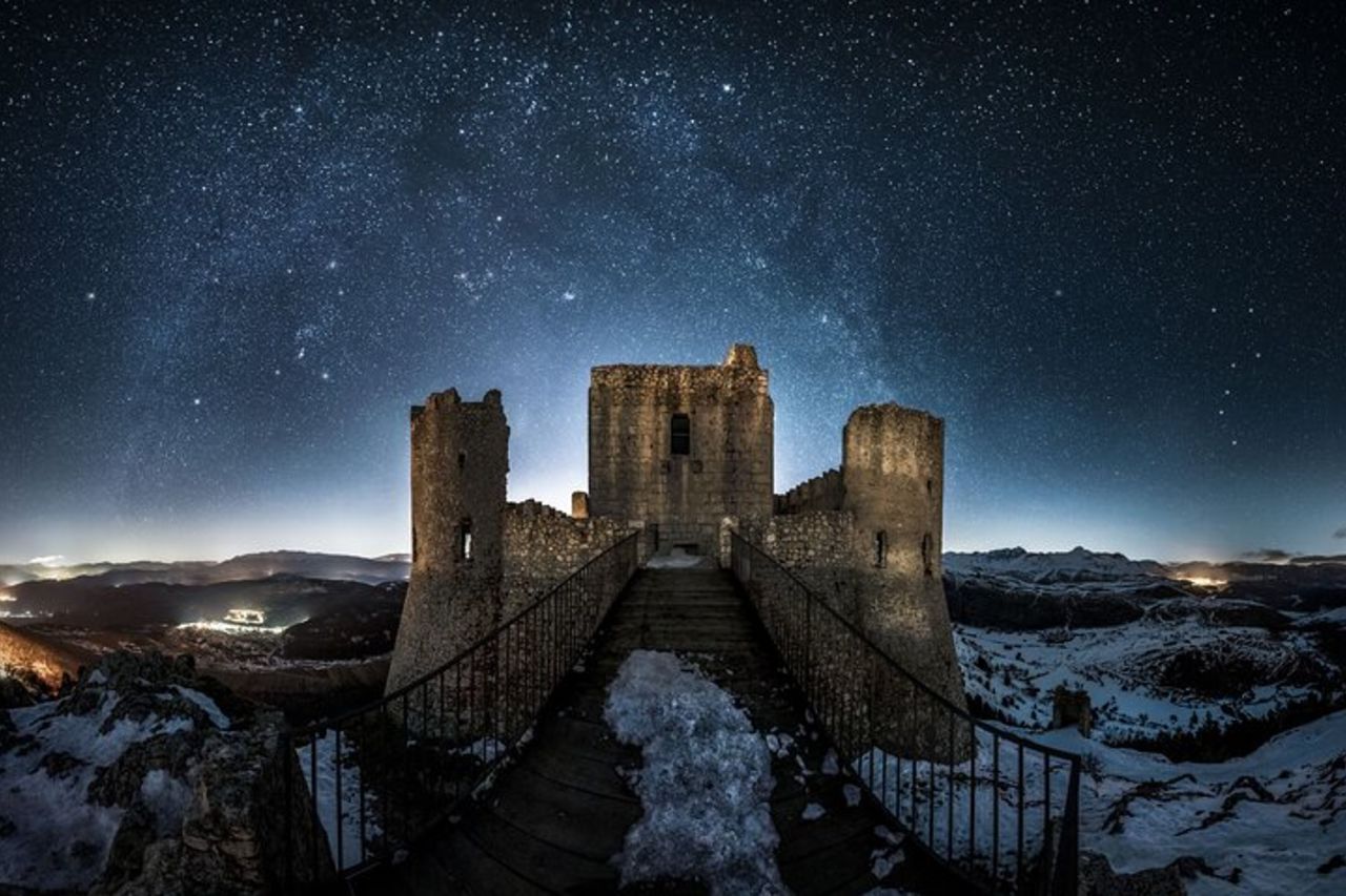Tra le stelle e le storie Rocca Calascio Visita Notturna