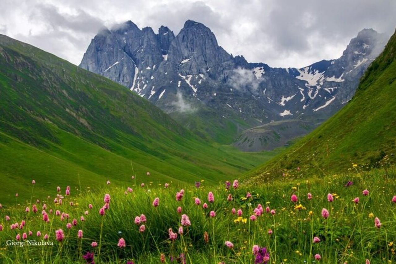 Gita di un giorno nella Valle di Juta con trasporto in 4WD da Kazbegi — 3