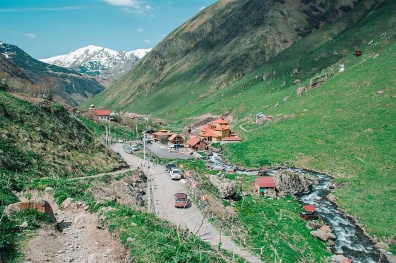 Gita di un giorno nella Valle di Juta con trasporto in 4WD da Kazbegi — 7