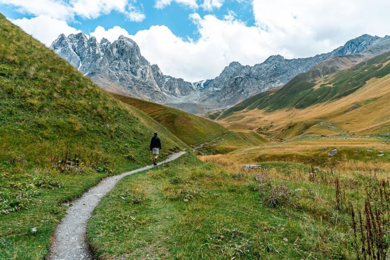 Gita di un giorno nella Valle di Juta con trasporto in 4WD da Kazbegi — 8