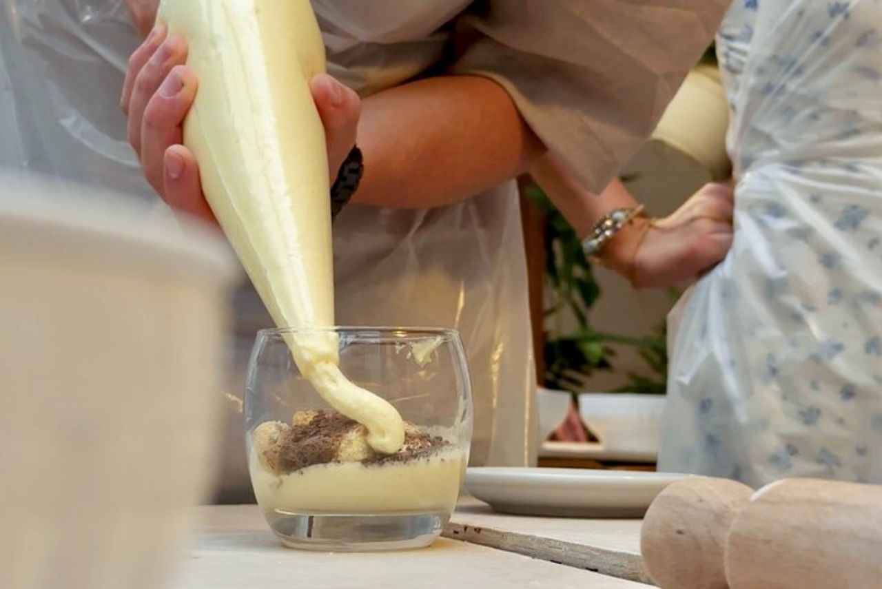 Siena: Corso di Cucina per Piccoli Gruppi Pasta e Tiramisù con Vino — 5