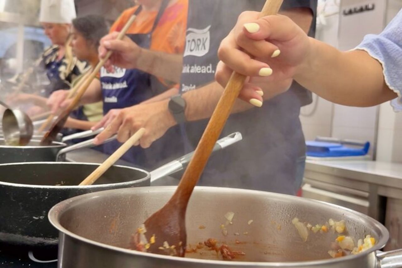 Siena: Corso di Cucina per Piccoli Gruppi Pasta e Tiramisù con Vino — 7