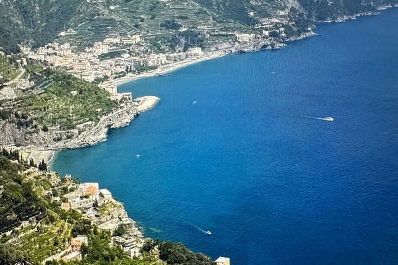 Tour di un giorno in Costiera Amalfitana da Sorrento con pranzo leggero e vino — 3