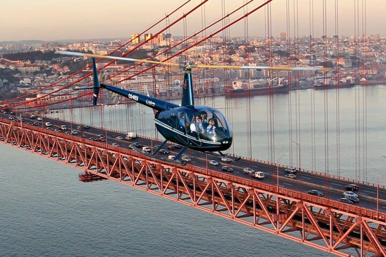Tour privato in elicottero di Lisbona con viste uniche