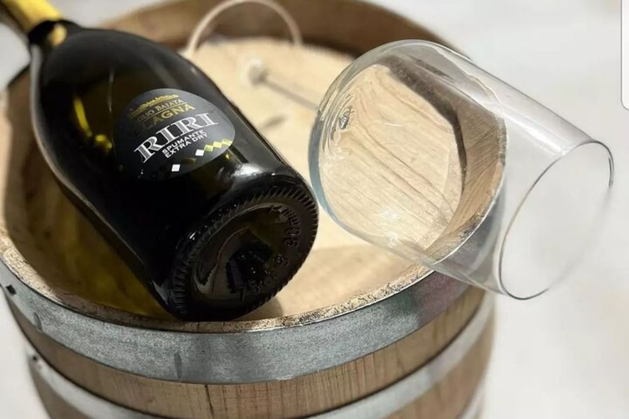 Visita alla cantina storica con degustazione di cibo e vino a Marsala — 5