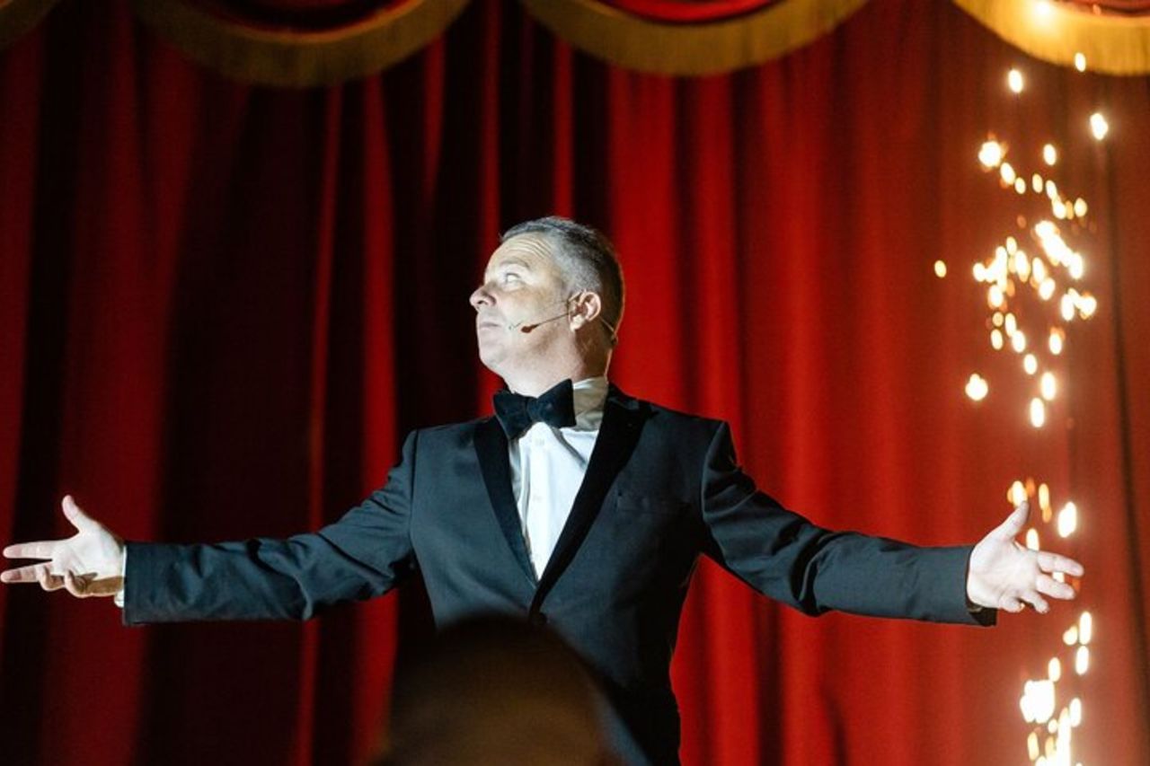 House of Illusion Magic Show con bevande — 5