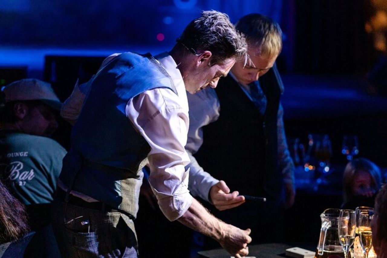 House of Illusion Magic Show con bevande — 9