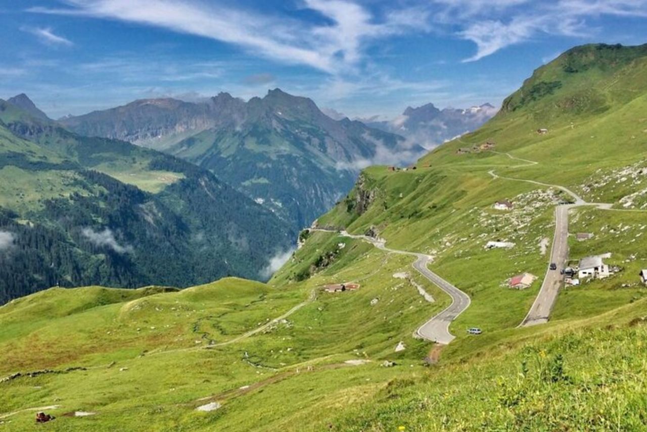 5 paesi Grand Tour alpino in un'auto di lusso — 2