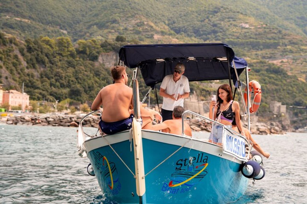 Riomaggiore: esperienza dal mare con focaccia e vino — 7