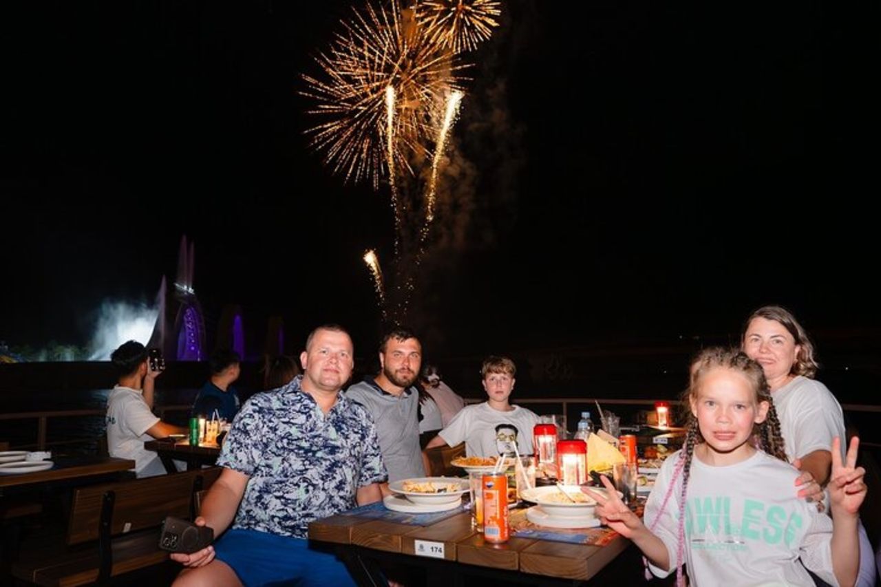 Cena romantica con spettacolo sinfonico e fuochi d'artificio Bacio del Mare — 8