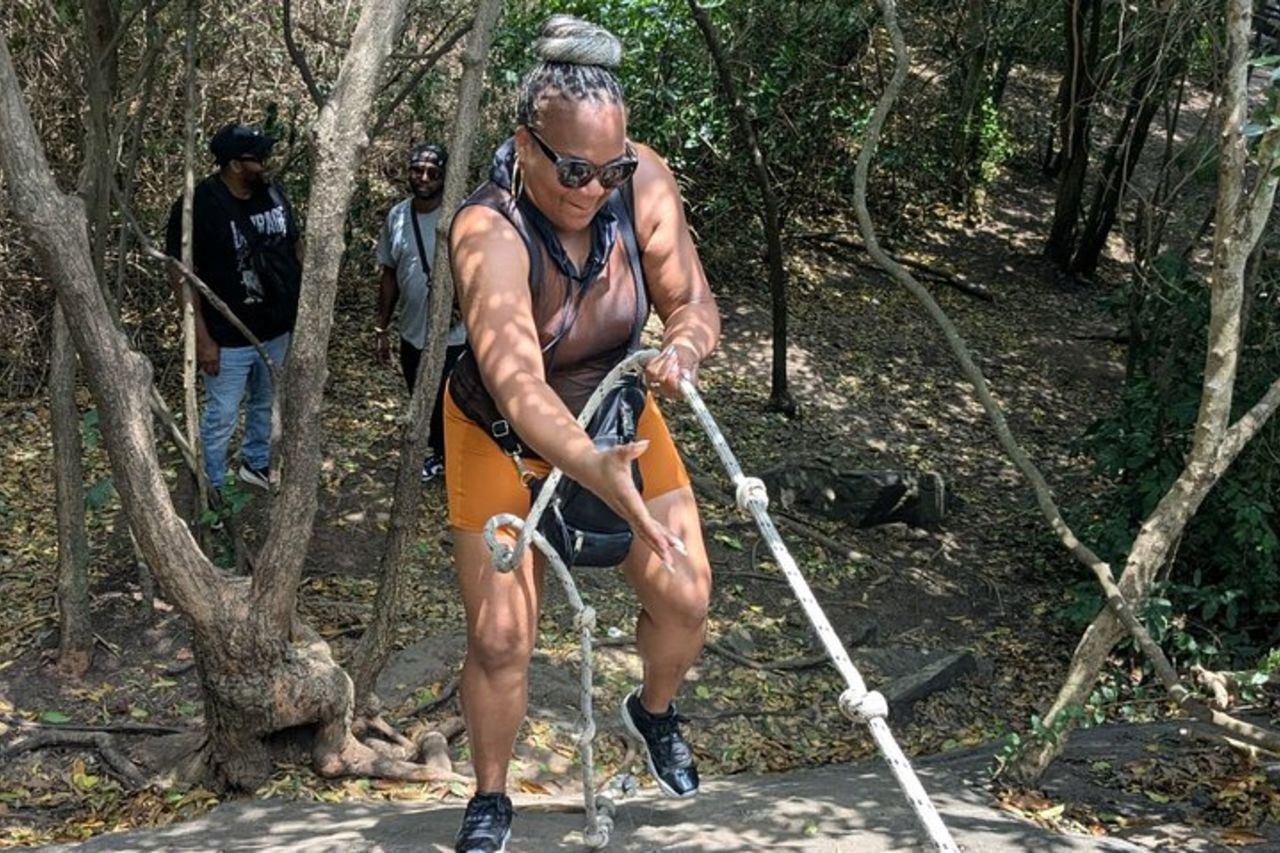 Safari sulle colline sciite e tour di un giorno in barca Akosombo — 2