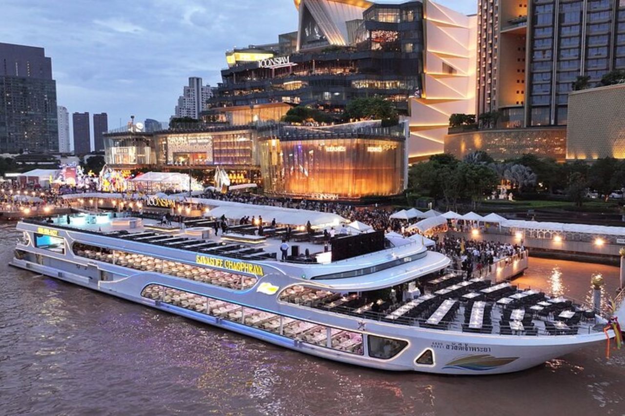 Bangkok Sawasdee Chaophraya Dinner Cruise dall'ICONSIAM