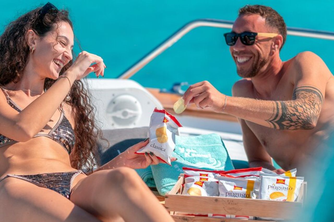 Tour della Costa Smeralda in barca ibrida con soste e aperitivo — 7