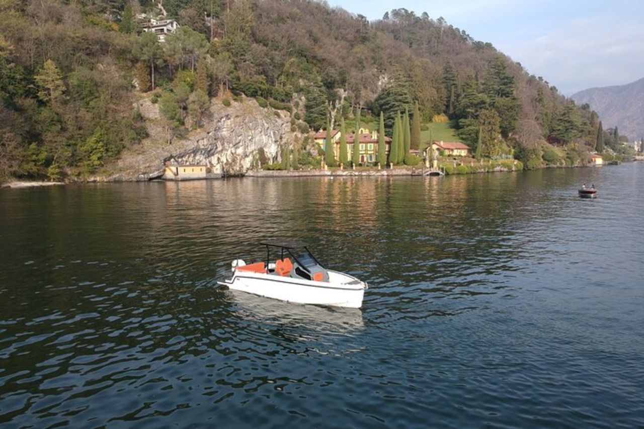 Tour in barca 4h da Como con sbarco a Bellagio Varenna e ritorno — 2