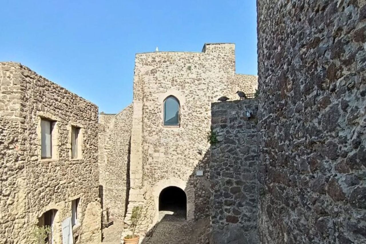 Tour del centro storico di Castelsardo con aperitivo — 9