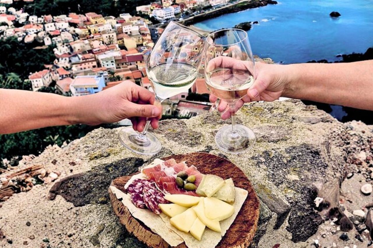 Tour del centro storico di Castelsardo con aperitivo — 4