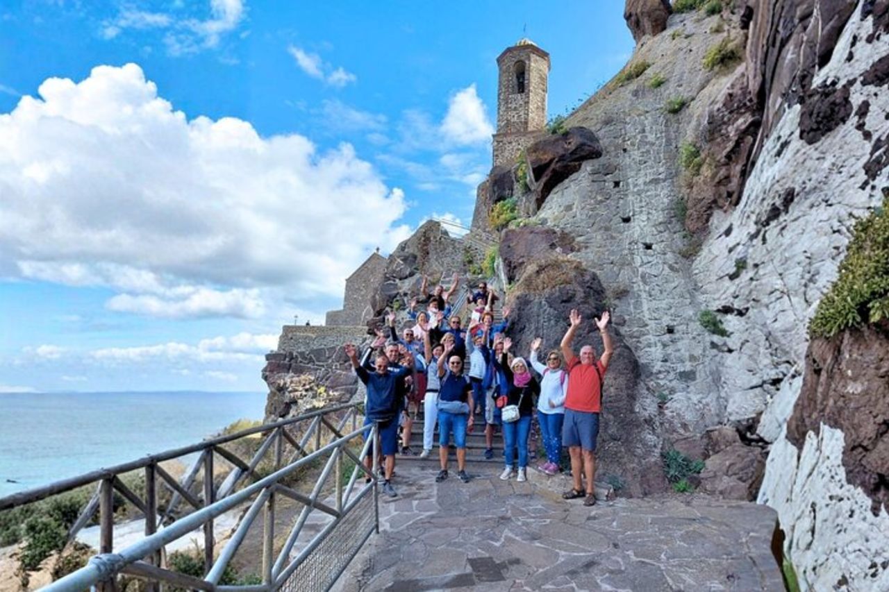 Tour del centro storico di Castelsardo con aperitivo