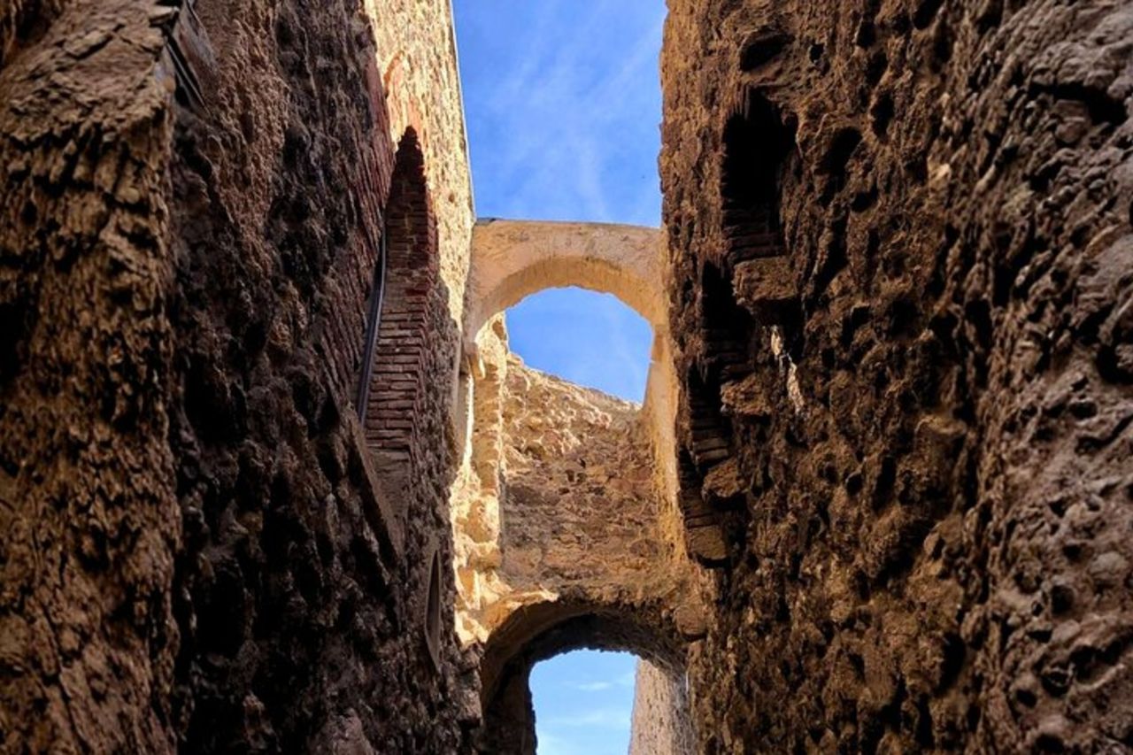 Tour del centro storico di Castelsardo con aperitivo — 8