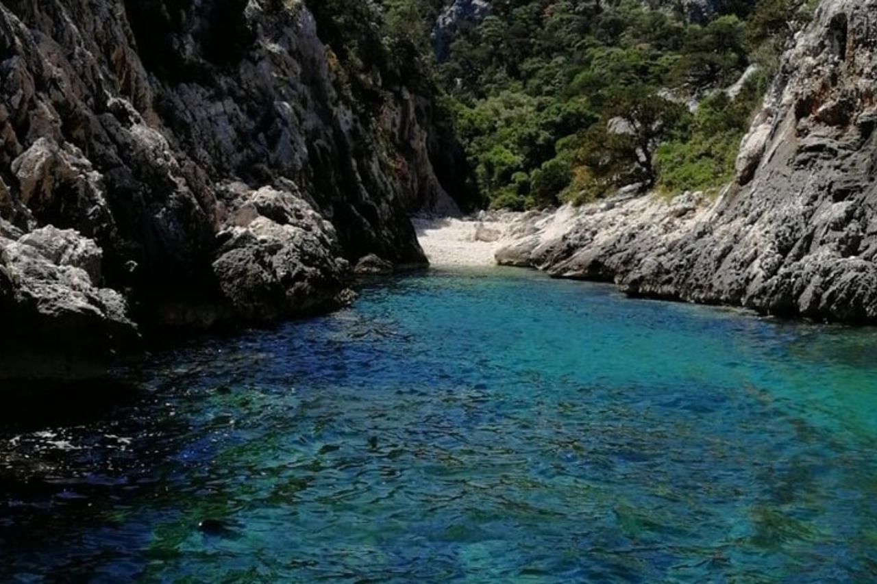 Noleggio Gommone di un Giorno Intero ad Arbatax — 8