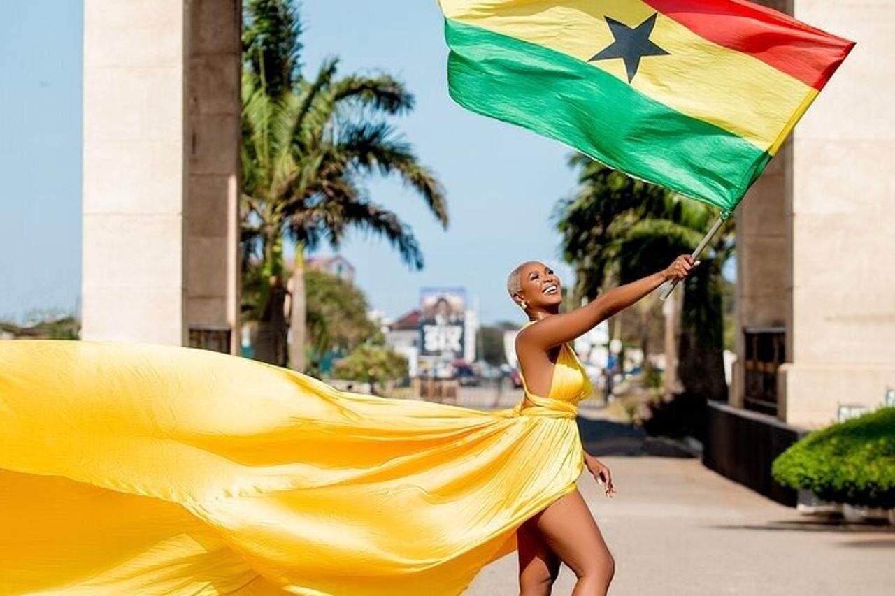 Servizio fotografico di lusso in abito volante ad Accra — 9