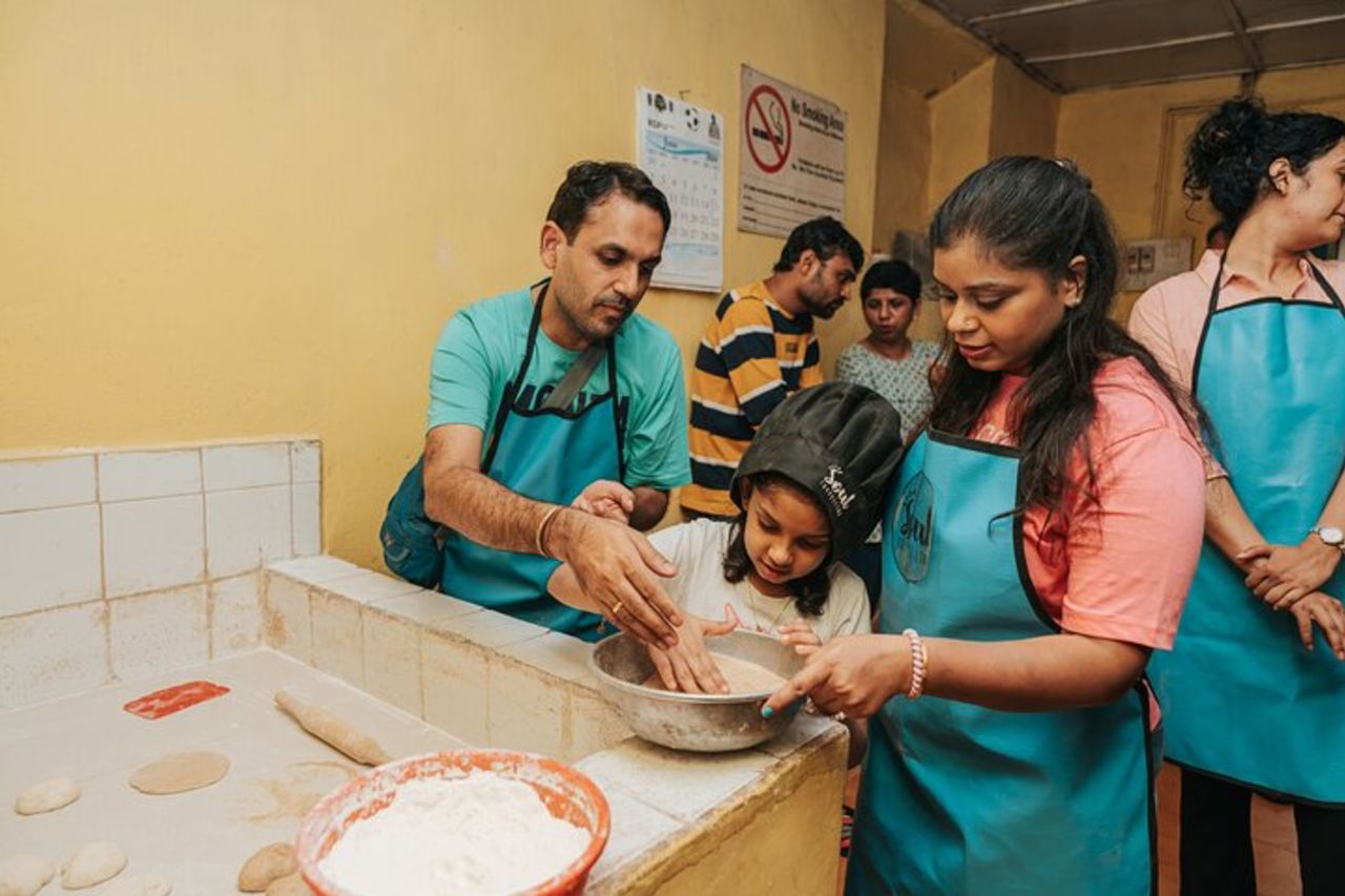Cuocere il pane con 80 anni Fornaio a Majorda — 3