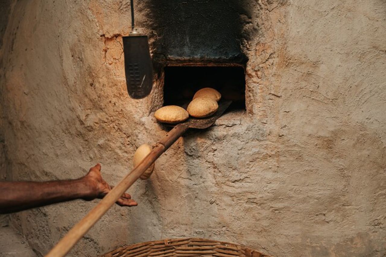 Cuocere il pane con 80 anni Fornaio a Majorda — 6