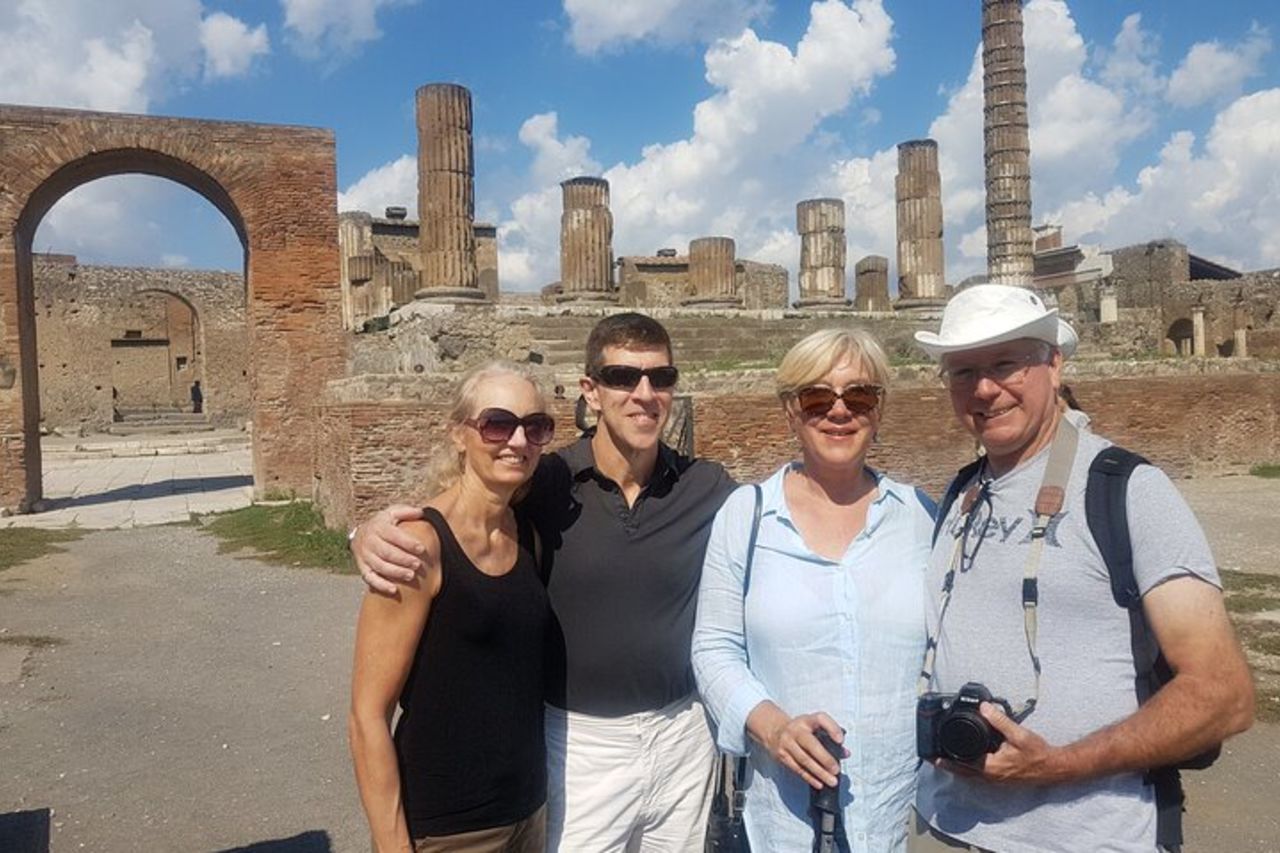 Tour guidato salta fila di Pompei guidato da un archeologo — 9