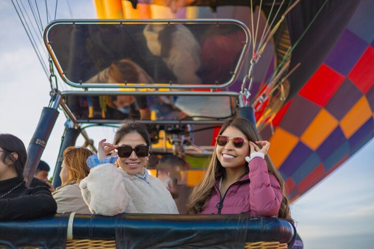 Volo in mongolfiera con colazione in una grotta e tour delle piramidi da Città del Messico — 2