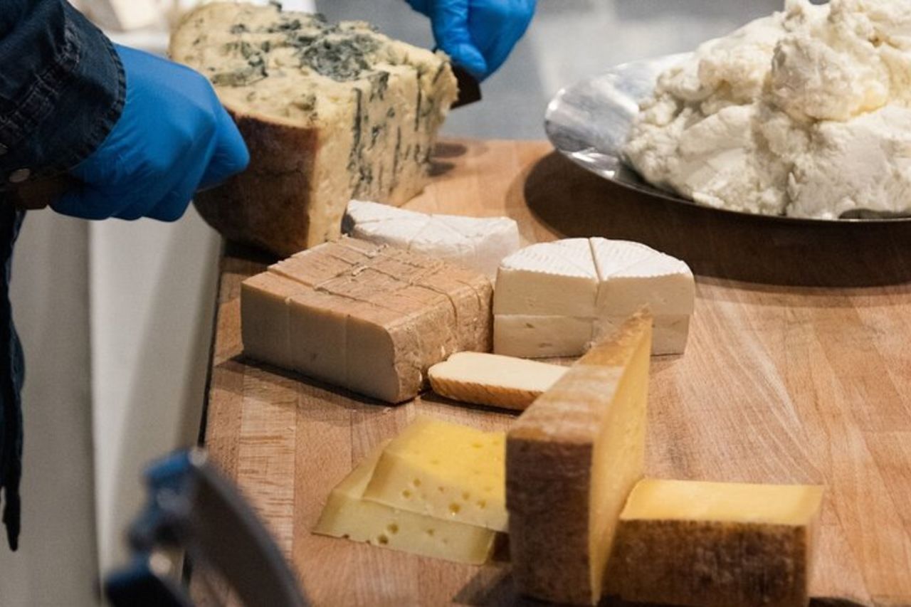 Visita il caseificio con degustazione di formaggi con trasporto in autobus — 9