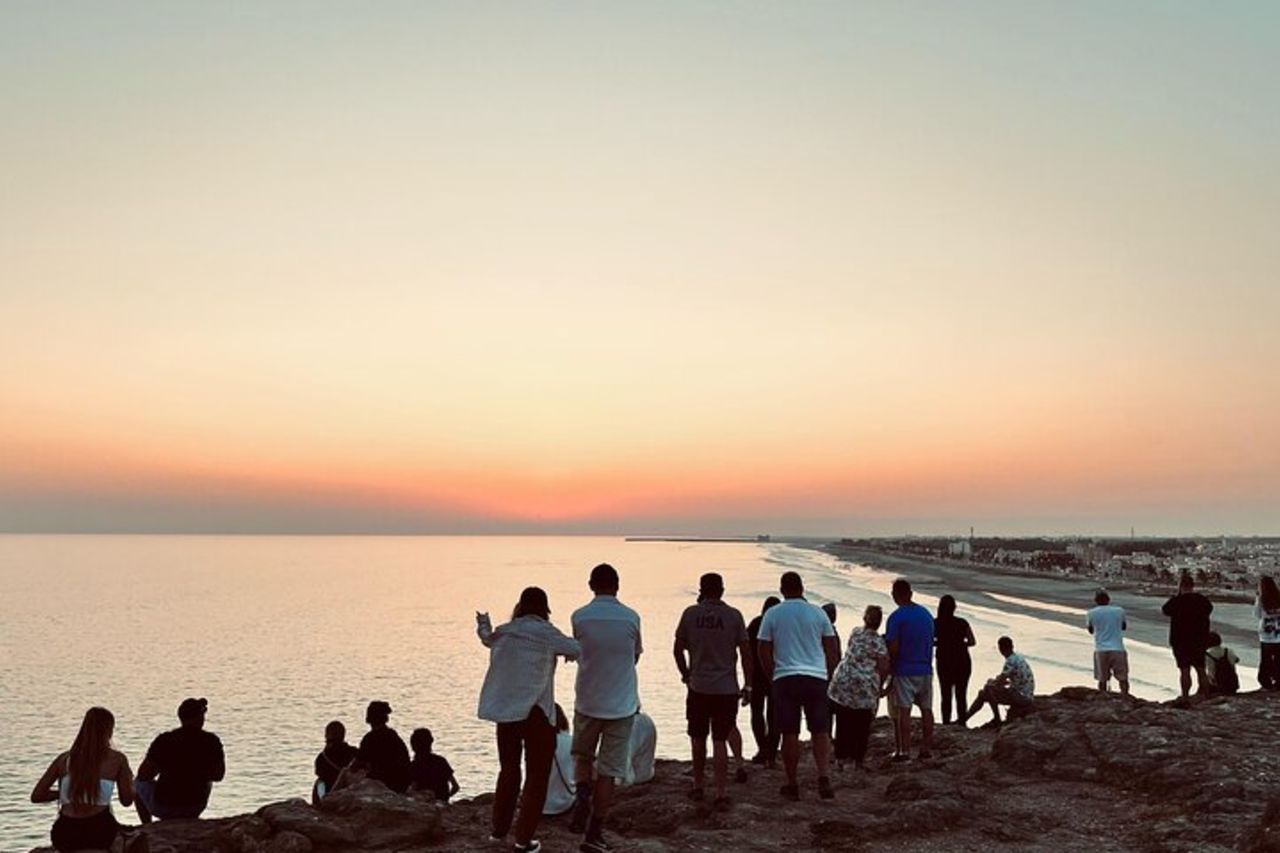 A est di Salalah, Safari in montagna, Cammelli, Cascata, Spiaggia bianca — 6