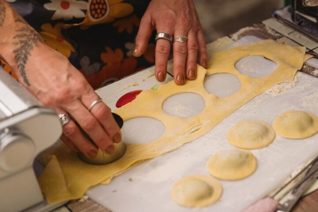 Milano: Corso di Cucina per Piccoli Gruppi Pasta e Tiramisù con Vino — 3