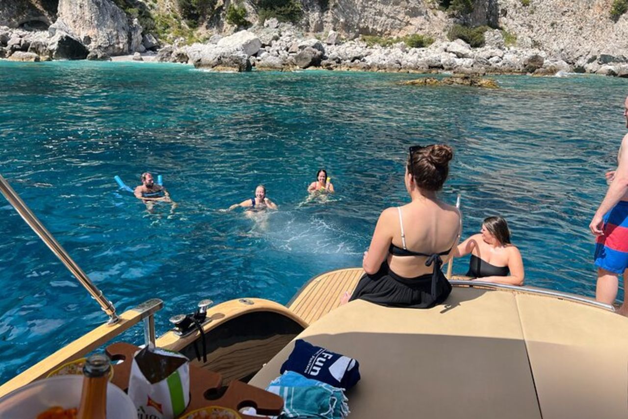 Visita alla Grotta Azzurra e tour semi-privato in barca a Capri — 3