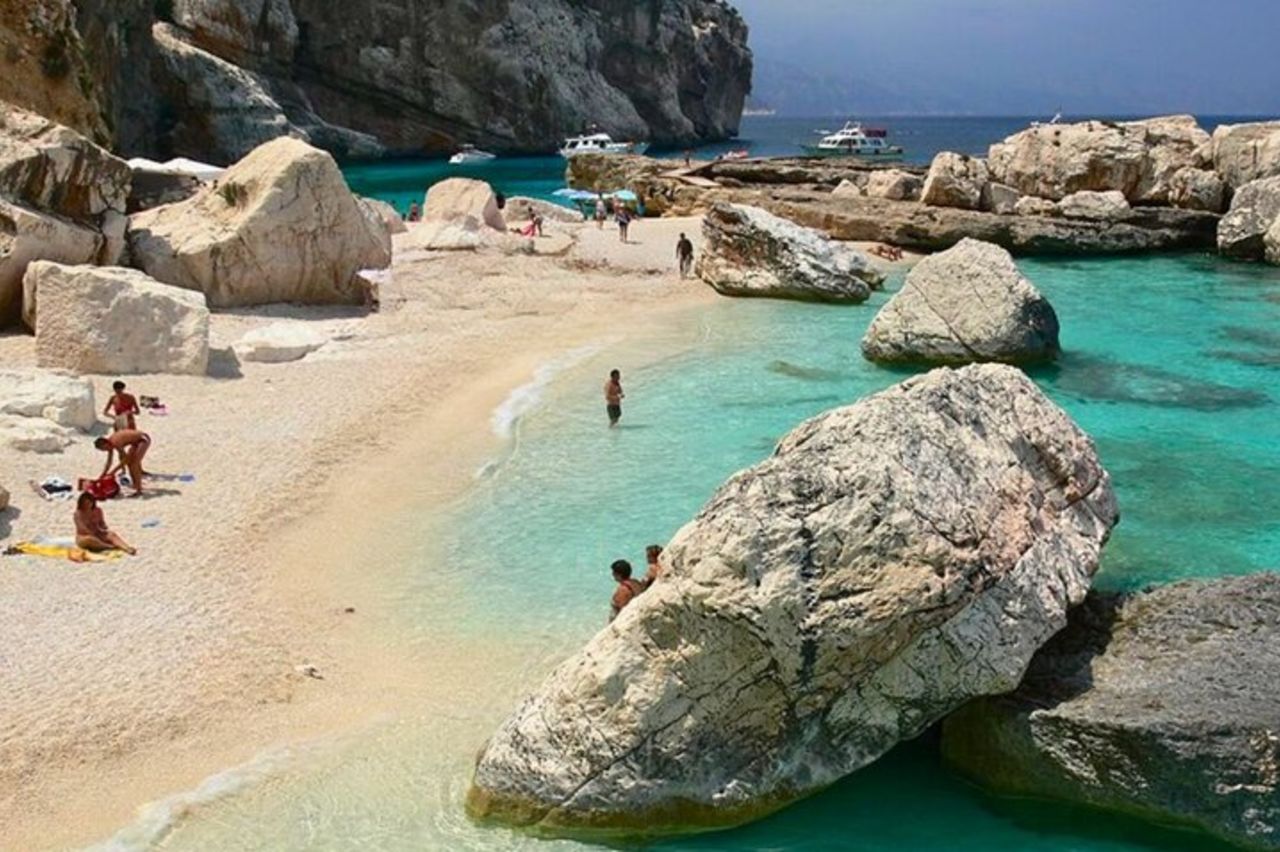 Da Cala Gonone noleggio gommoni nel Golfo di Orosei — 9