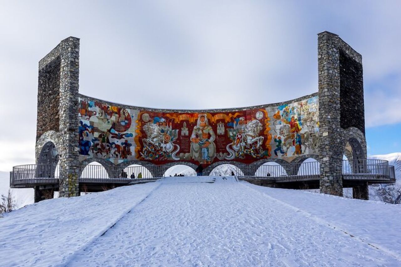 Da Tbilisi: tour di un giorno di Kazbegi, Trinità di Gergeti, Ananuri e Gudauri — 4