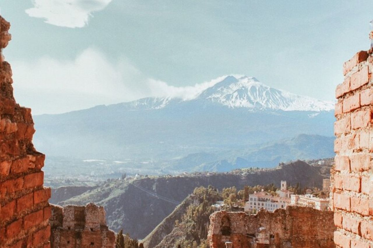 Tour a piedi al tramonto di Taormina con vino, pizza e cannoli