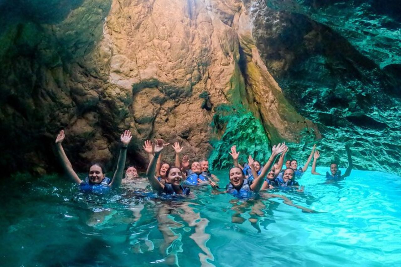 Tour in Kayak a Capri tra grotte e spiagge. Foto GoPro incluse. — 3
