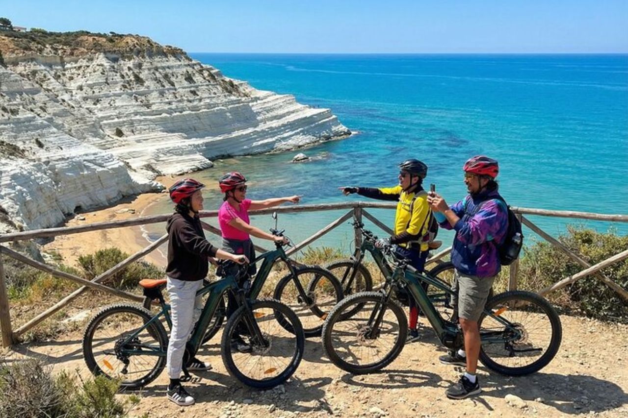 Scala dei Turchi E-BIKE TOUR: Borghi, street food e mare