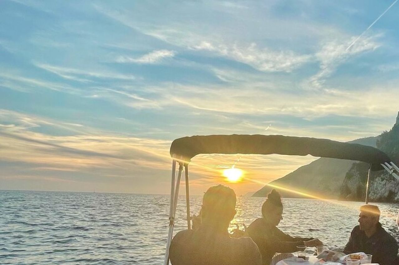 Tour in barca al tramonto di sola andata di 3 ore da Monterosso a La Spezia — 8
