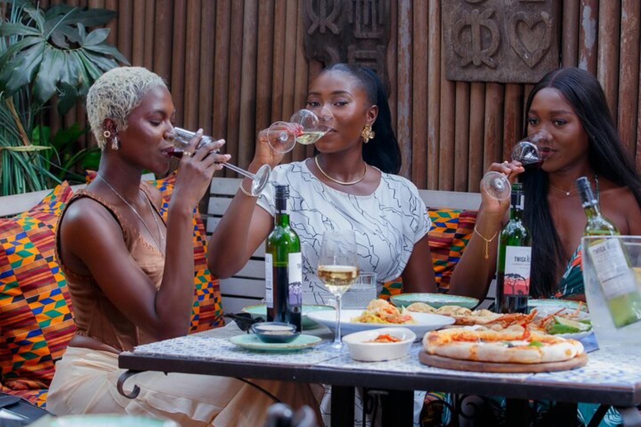 Tour della vita notturna di Accra: vivi fantastiche vibrazioni e 3 bevande gratuite — 2