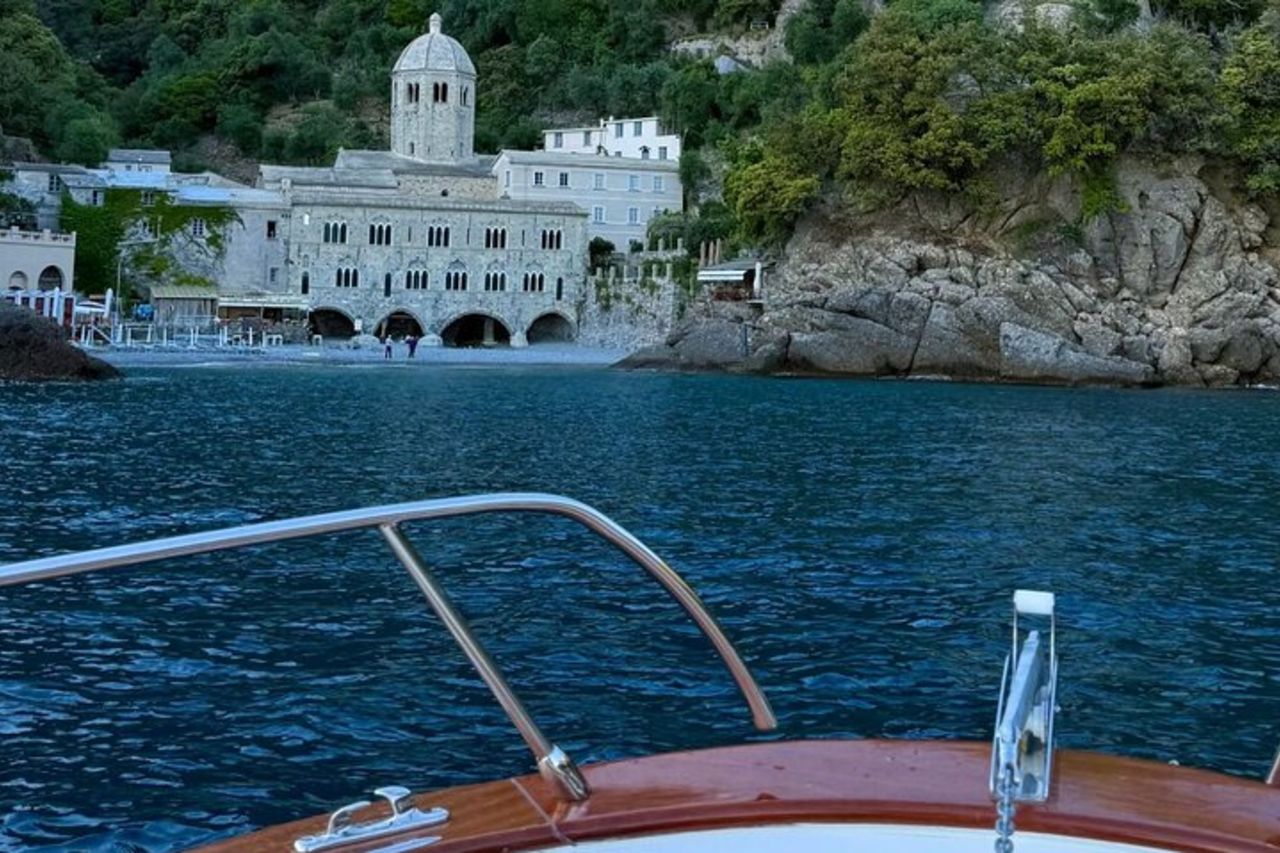 Tour privato in barca al tramonto con aperitivo nel Golfo di Portofino — 7
