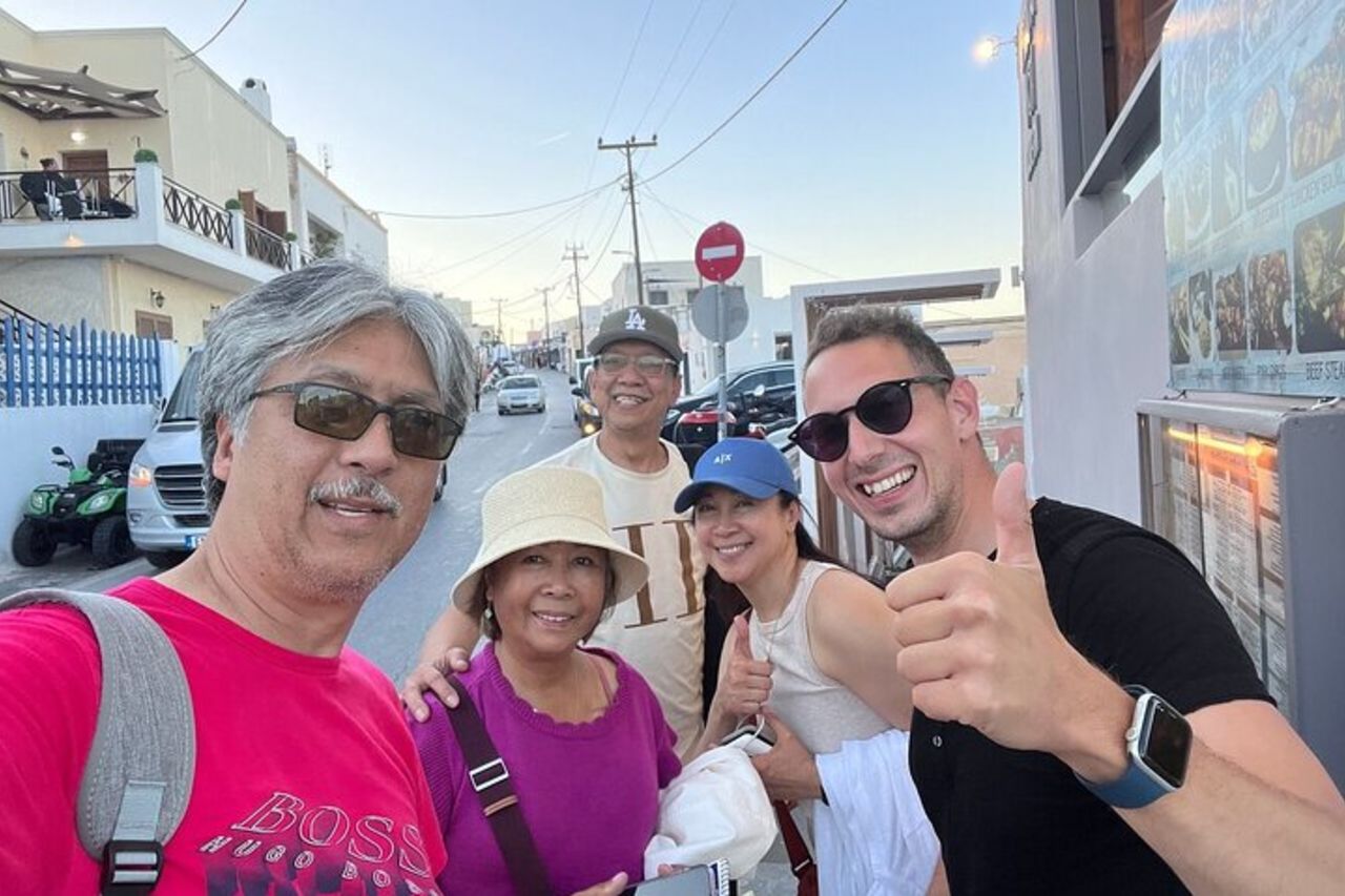 Tour privato personalizzabile di Santorini – con Guida locale — 8