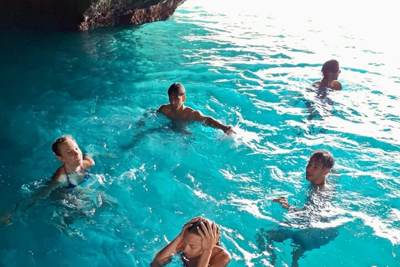 Castro un giro in barca attraverso grotte e acque cristalline — 8