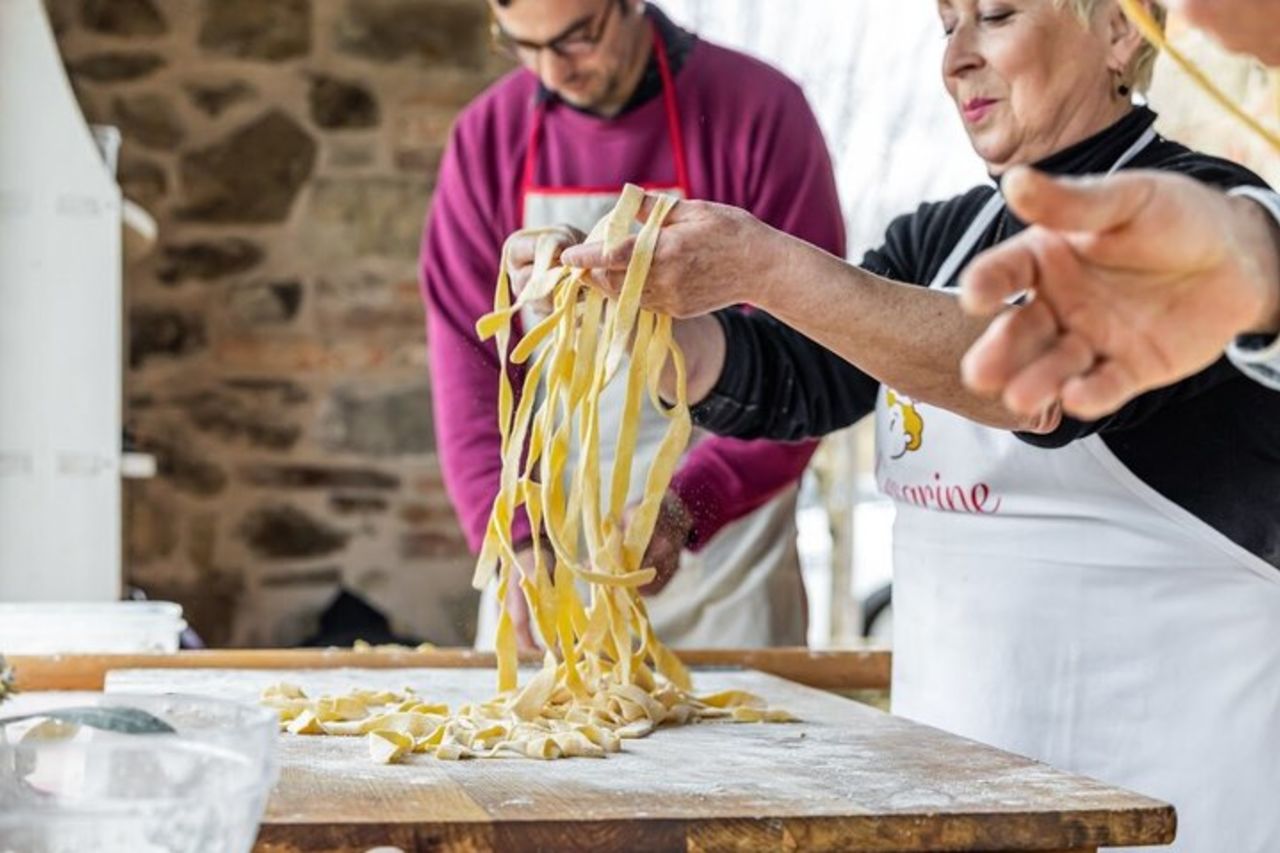 Lucca : Cook with Mamma – Pasta & Tiramisù Experience di Cesarine