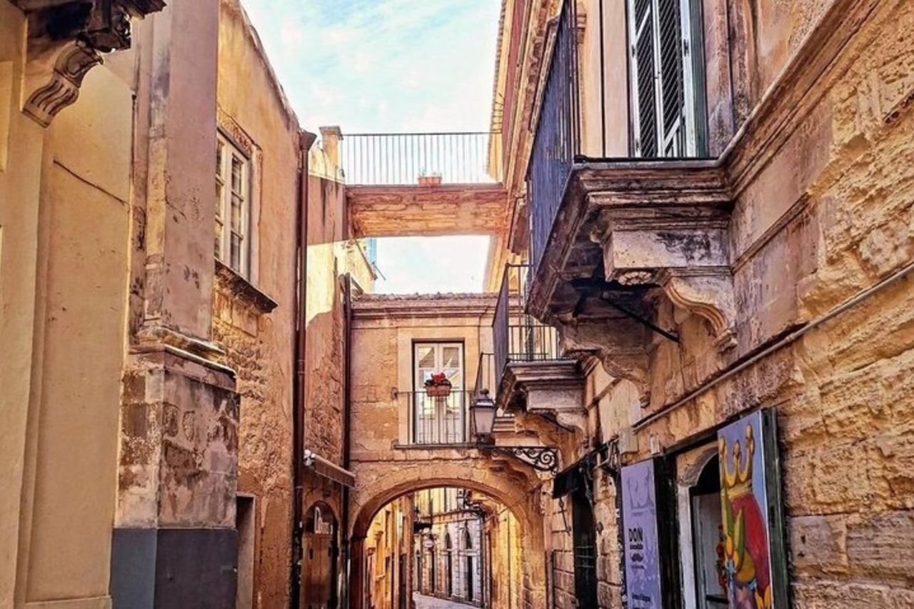 Tour di un giorno a Donnafugata, Modica e Noto ispirato al loto bianco — 9