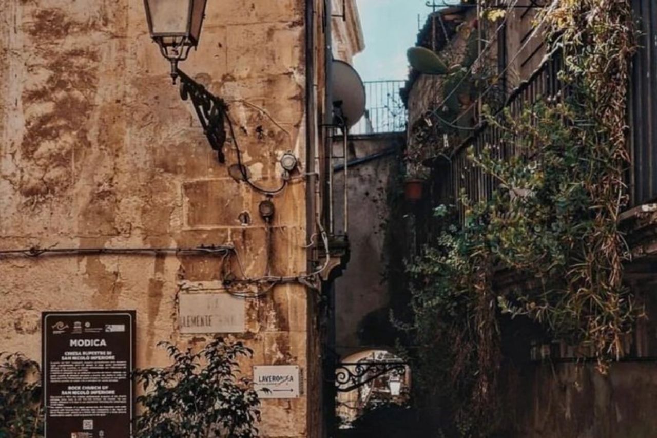 Tour di un giorno a Donnafugata, Modica e Noto ispirato al loto bianco — 8