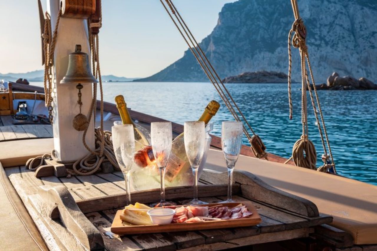 Tour di Una Giornata in Veliero Tradizionale Tavolara & Molara — 3