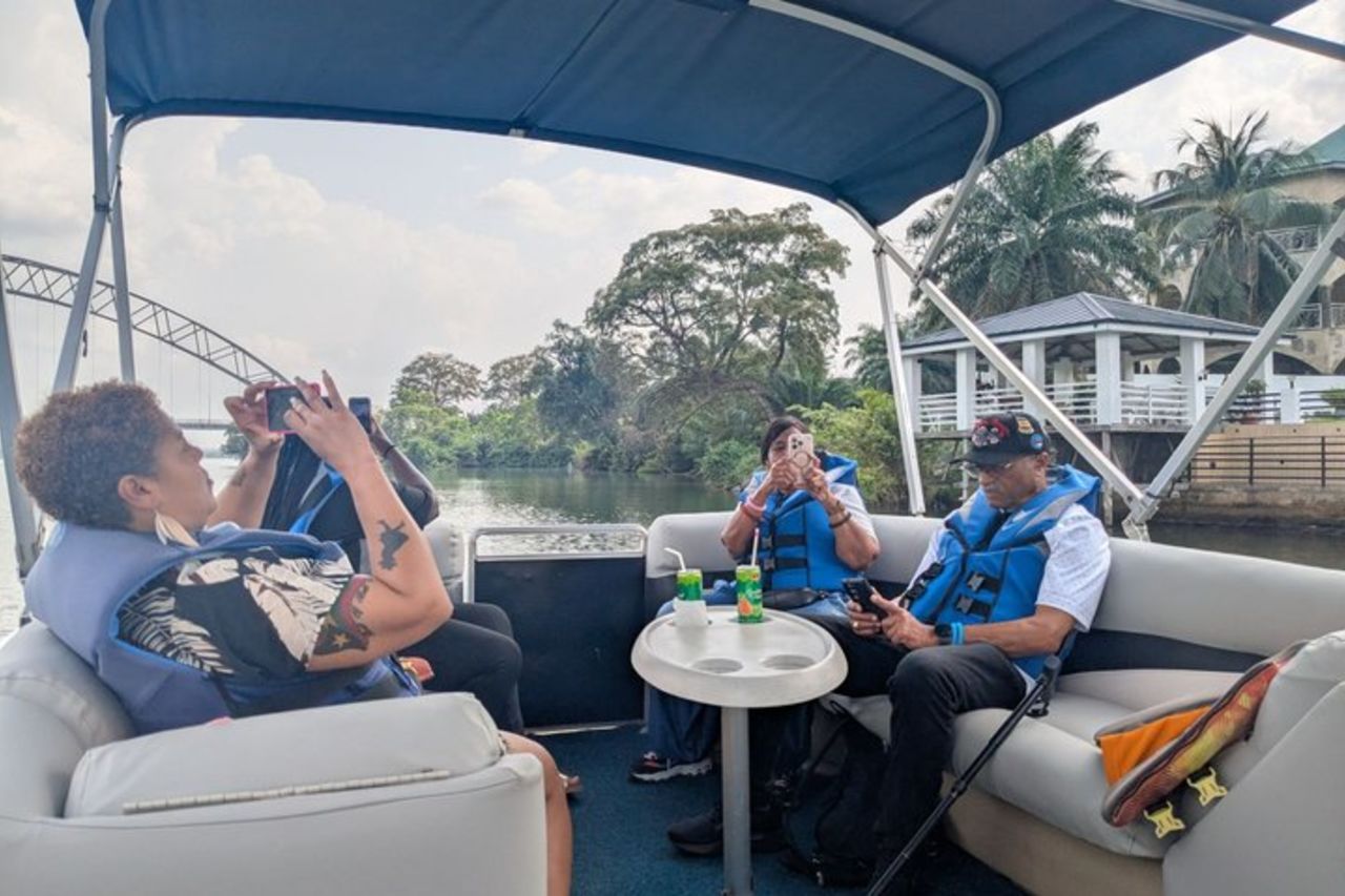 Safari sulle colline sciite e tour di un giorno in barca Akosombo — 4