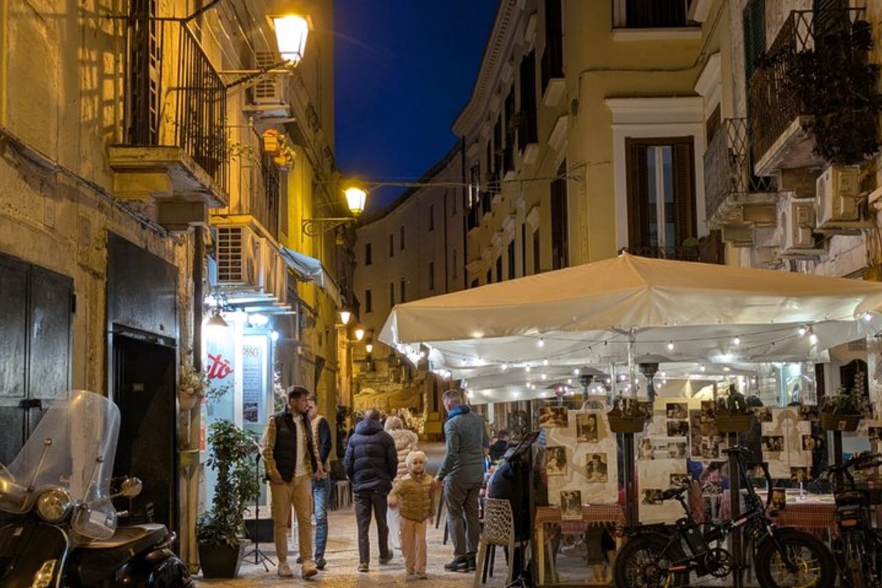 Bari: Tour a piedi di Street Food con una guida locale — 7