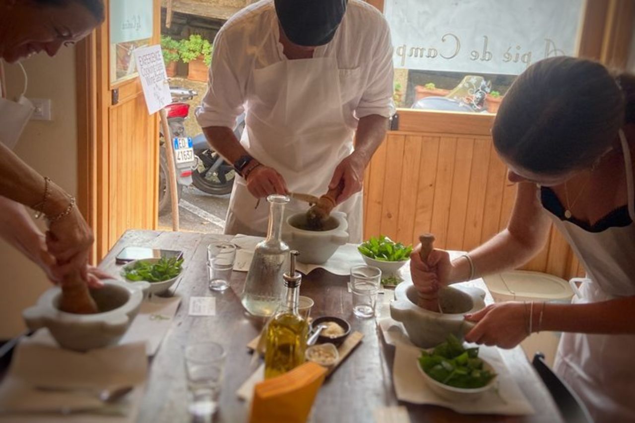 Manarola Private Pesto Experience Focaccia e degustazione di vini — 2