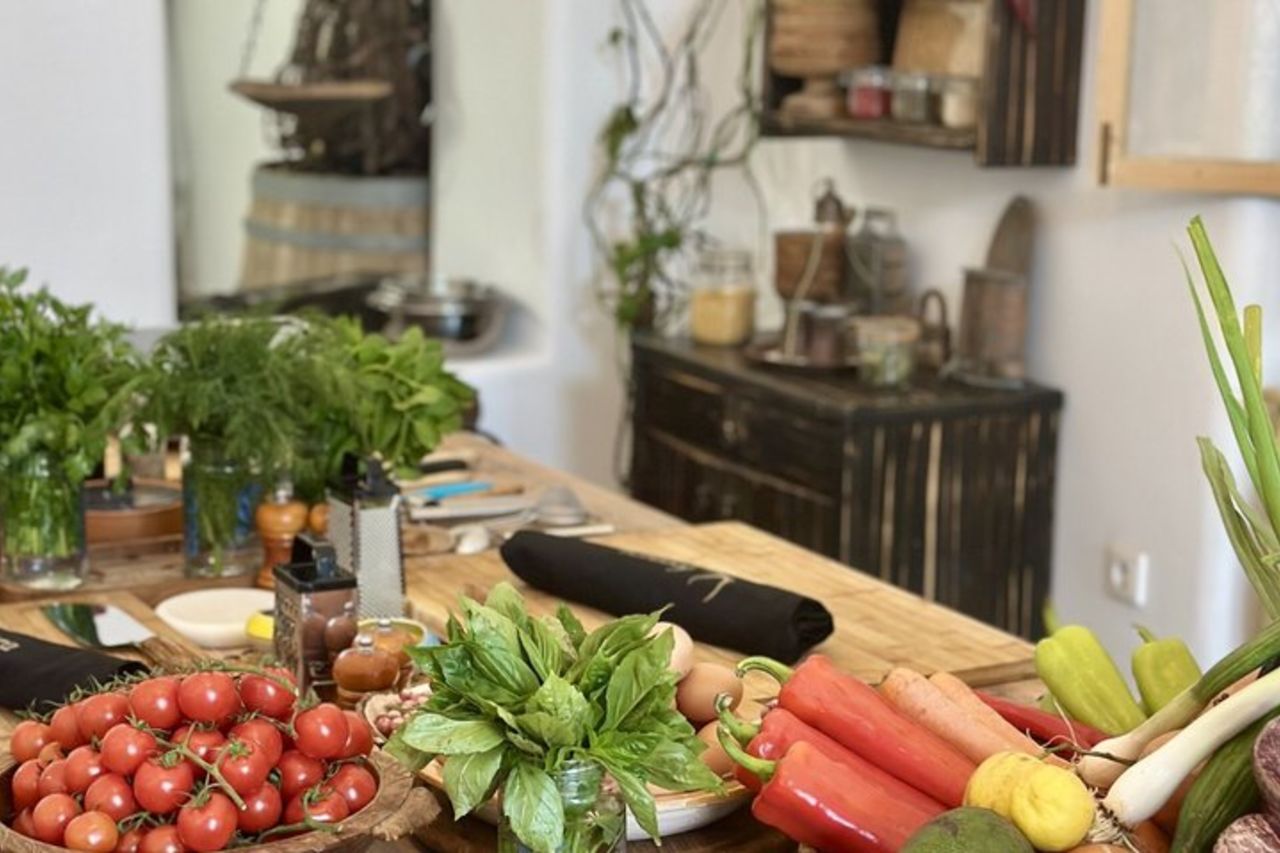 Corso di cucina nella tradizionale casa grotta a Santorini! — 3